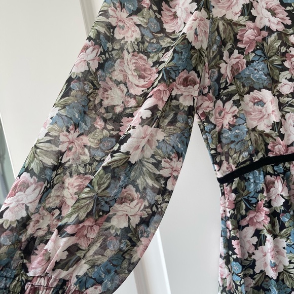 Gorgeous floral dress- EUC!! - Picture 5 of 6